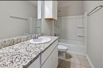 2245 N Lake Michele Cir in Lake Charles, LA - Building Photo - Building Photo