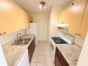 1203 N Benoist Farms Rd, Unit 206 in Royal Palm Beach, FL - Foto de edificio - Building Photo