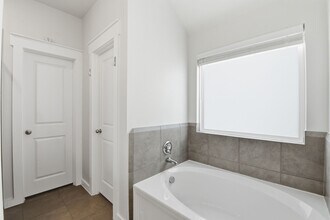 12411 Southern Trail Ct in Magnolia, TX - Foto de edificio - Building Photo