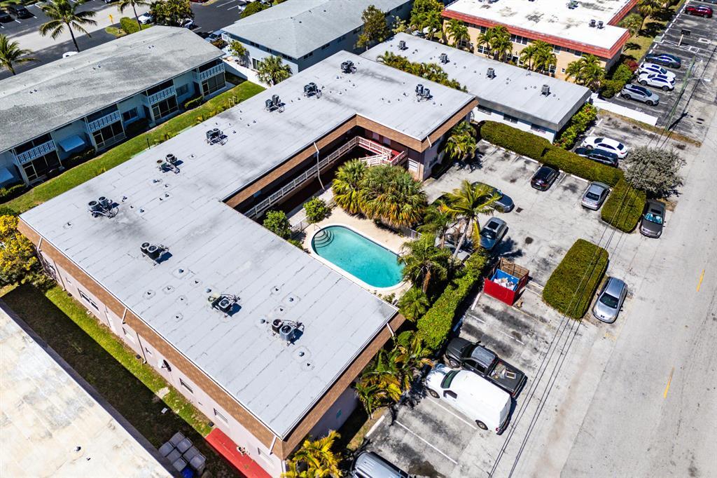 241 SE 9th Ave in Pompano Beach, FL - Building Photo