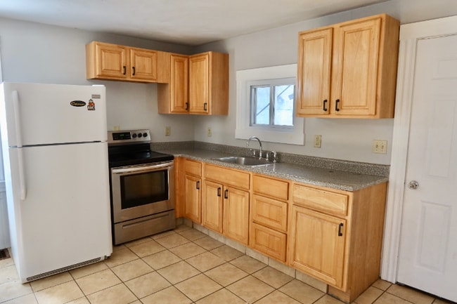 165 Grove St in Clinton, MA - Building Photo - Building Photo