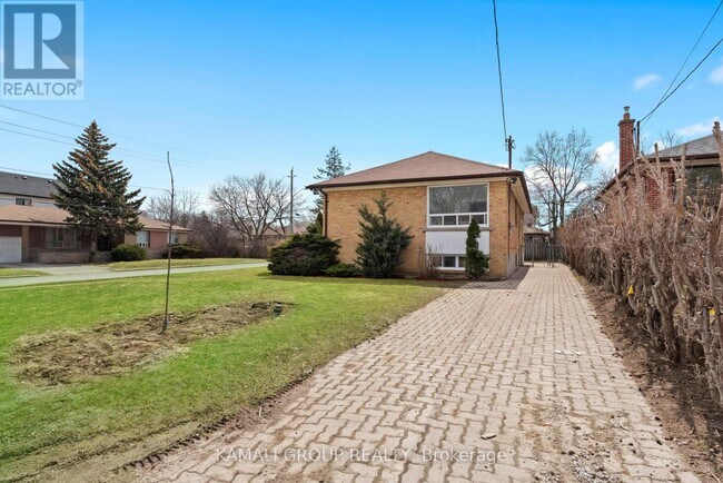 169 Brighton Ave in Toronto, ON - Building Photo - Building Photo