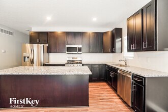 1179 Dornoch Dr in Lancaster, OH - Foto de edificio - Building Photo