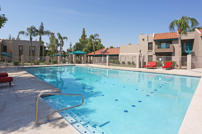 Kachina Apartments in Chandler, AZ - Foto de edificio - Building Photo