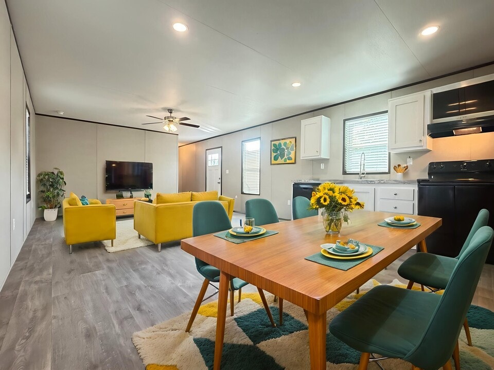 203 Linda St in Conroe, TX - Foto de edificio