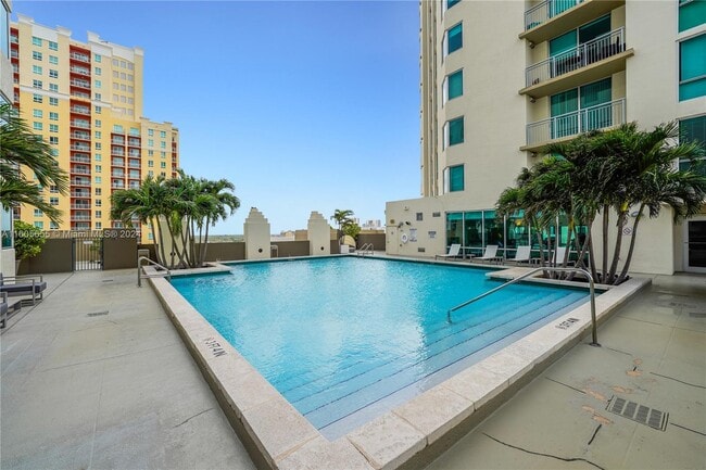 9055 SW 73rd Ct, Unit 703 in Miami, FL - Building Photo - Building Photo