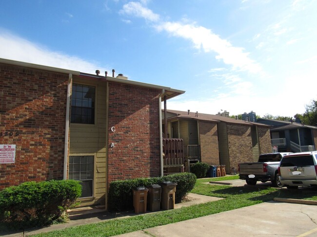 11305 Nicole Cove in Austin, TX - Foto de edificio - Building Photo