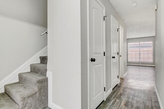 Lexington Square Townhomes in Beaumont, TX - Foto de edificio - Building Photo