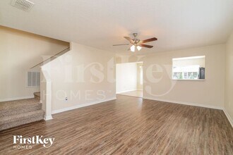 6173 Skylarkcrest Dr in Lithia, FL - Building Photo - Building Photo