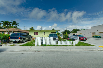 East Lake Worth Duplex in Lake Worth, FL - Building Photo - Other