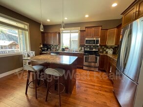 12772 Cliffshore Dr in Lake Country, BC - Building Photo - Building Photo