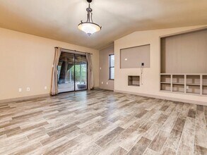 9805 Murmuring Creek Dr in Austin, TX - Foto de edificio - Building Photo