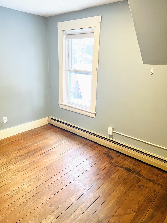 10 Chandler St, Unit 2 in Wilton, ME - Building Photo - Building Photo