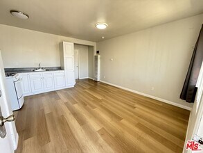 1138 S Mariposa Ave in Los Angeles, CA - Building Photo - Building Photo