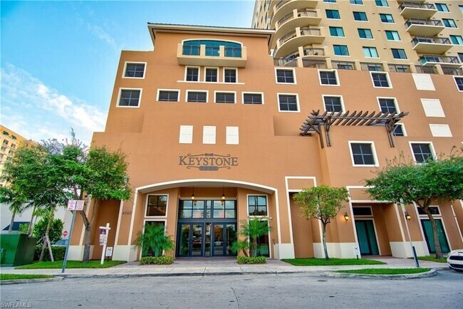 4242 NW 2nd St, Unit 1203 in Miami, FL - Foto de edificio - Building Photo