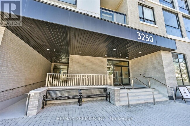 3250 Carding Mill Trail in Oakville, ON - Building Photo - Building Photo