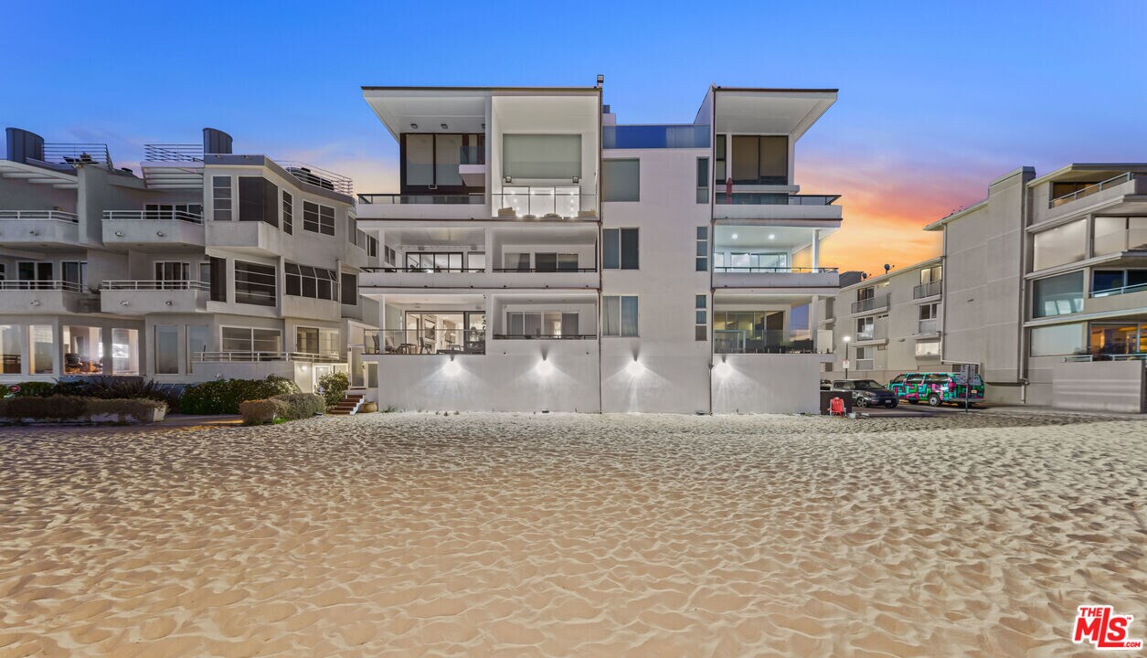 1 Eastwind St in Marina Del Rey, CA - Building Photo