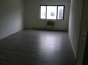 792 Edgewood Ln, Unit B8 in Fort Lee, NJ - Building Photo - Building Photo