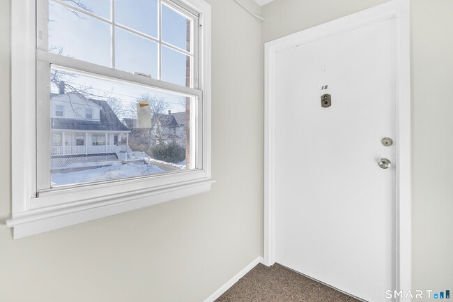 100 Silliman St in Fairfield, CT - Foto de edificio - Building Photo