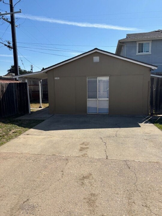 539 E Newlove Dr in Santa Maria, CA - Building Photo
