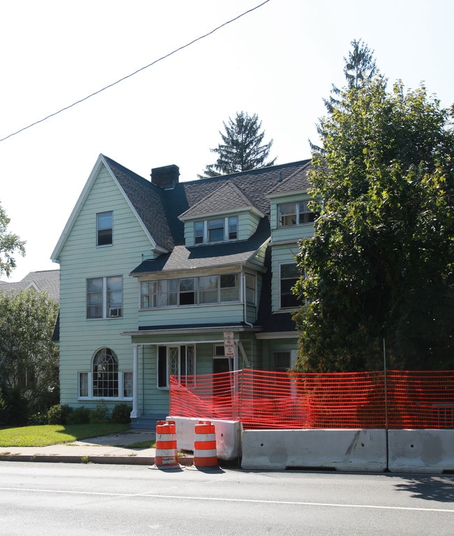 75 South St in Northampton, MA - Foto de edificio - Building Photo