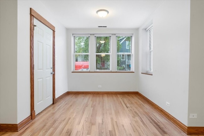 3339 N Hamilton Ave in Chicago, IL - Building Photo - Building Photo