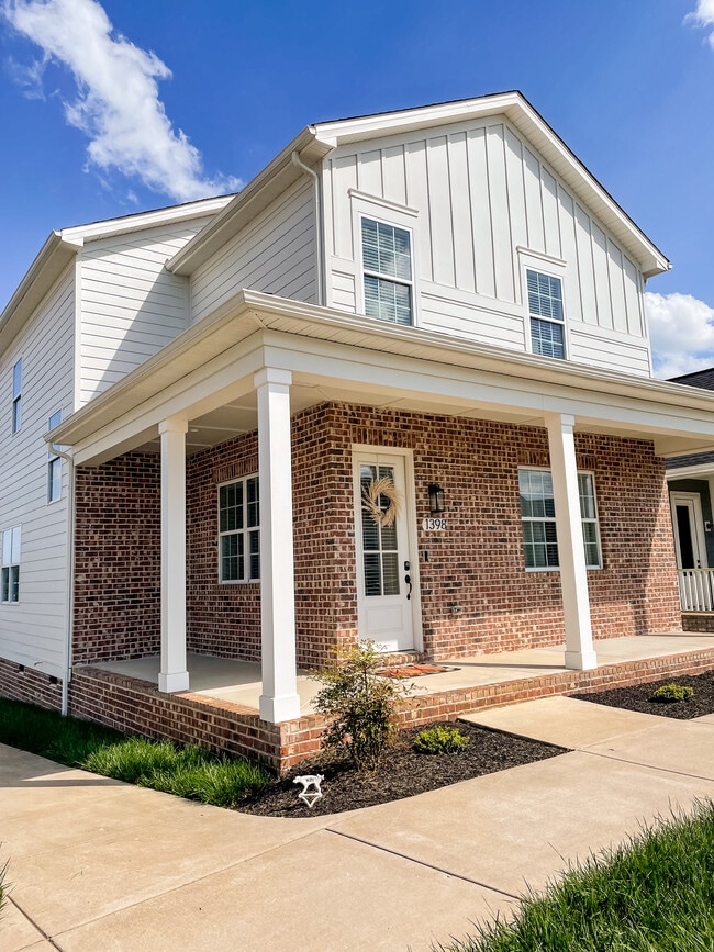 1398 Hicks Edgen Rd in Pleasant View, TN - Building Photo - Building Photo