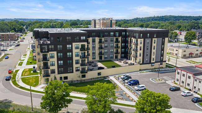 Silver Lake Crossing in Rochester, MN - Foto de edificio - Building Photo