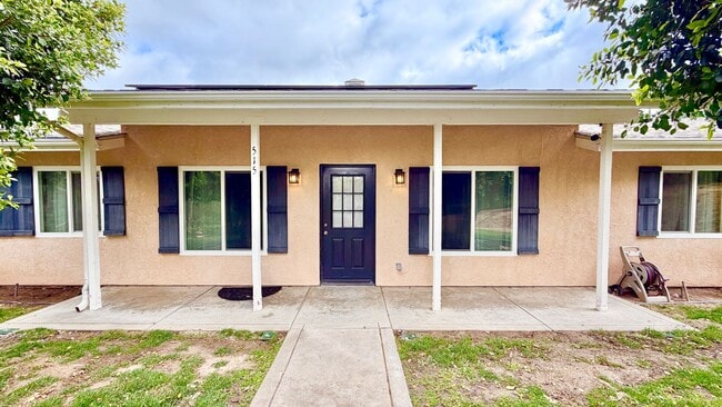 515 Rosvall Dr in Fallbrook, CA - Building Photo - Building Photo