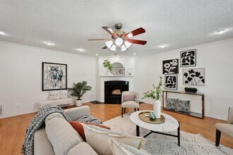 2406 Burly Oak Dr in Austin, TX - Building Photo - Building Photo