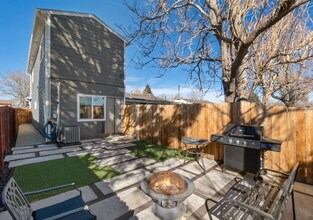 6120 E 60th Pl in Commerce City, CO - Foto de edificio - Building Photo