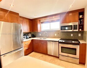 1750 James Ave in Miami Beach, FL - Building Photo - Building Photo