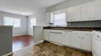 5747 N 93rd St in Milwaukee, WI - Building Photo - Building Photo