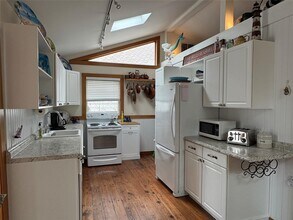 177 Wilmot Rd in Ocean Beach, NY - Building Photo - Building Photo