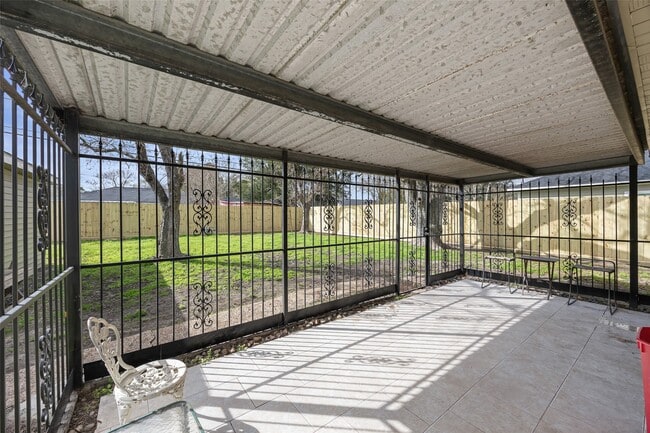 5303 Heatherbrook Dr