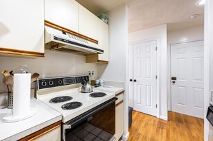 102 E Brookline St, Unit 1 Apartamentos