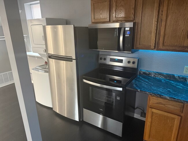 524 E Grand Ave, Unit Unit 2 in Beloit, WI - Building Photo - Building Photo