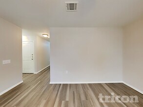 6815 Hibiscus Falls in San Antonio, TX - Building Photo - Building Photo