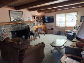 950 Lakeview Ave in South Lake Tahoe, CA - Building Photo - Building Photo