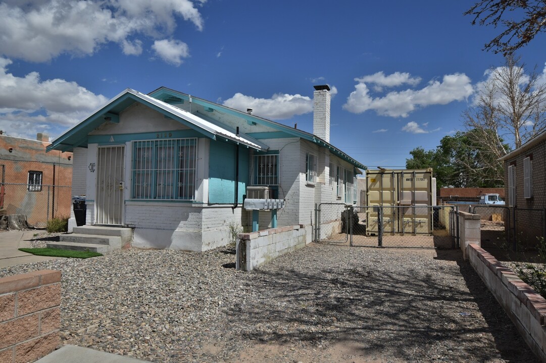 2129 Coal Ave SE in Albuquerque, NM - Building Photo