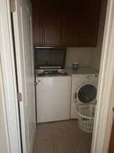 3576 Husch Way in Gold River, CA - Foto de edificio - Building Photo