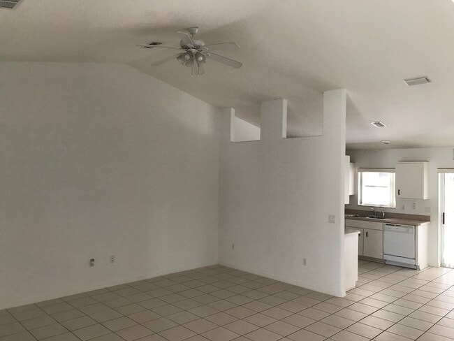 9 Rainbow Ln in Palm Coast, FL - Building Photo - Building Photo