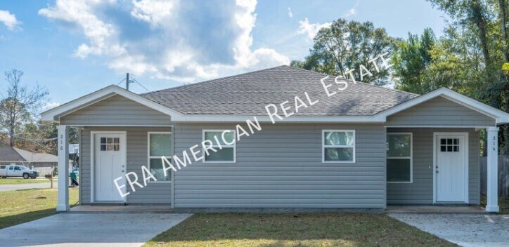 1530 E 1st Ave in Crestview, FL - Building Photo