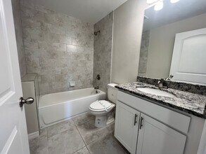 924 NW 8th Pl in Cape Coral, FL - Building Photo - Building Photo