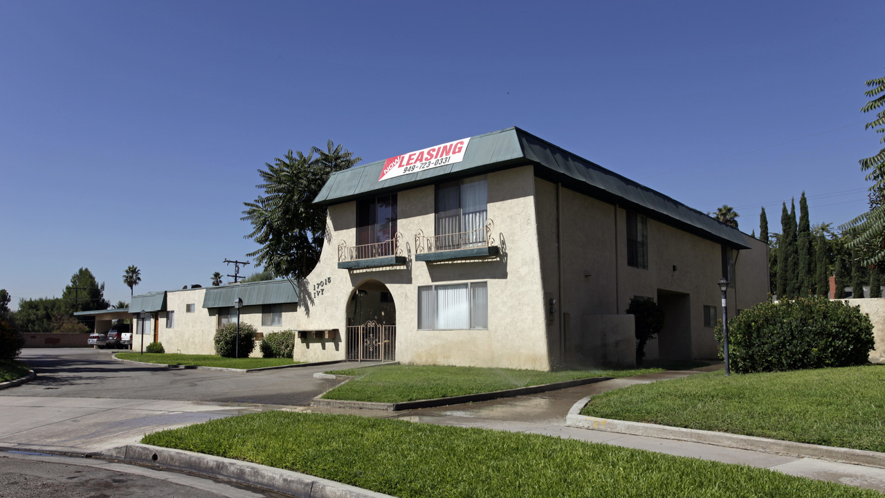 Warren St Family Village in Fontana, CA - Building Photo