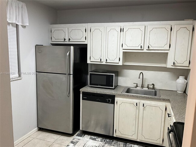 101 Berkley Rd in Hollywood, FL - Building Photo - Building Photo