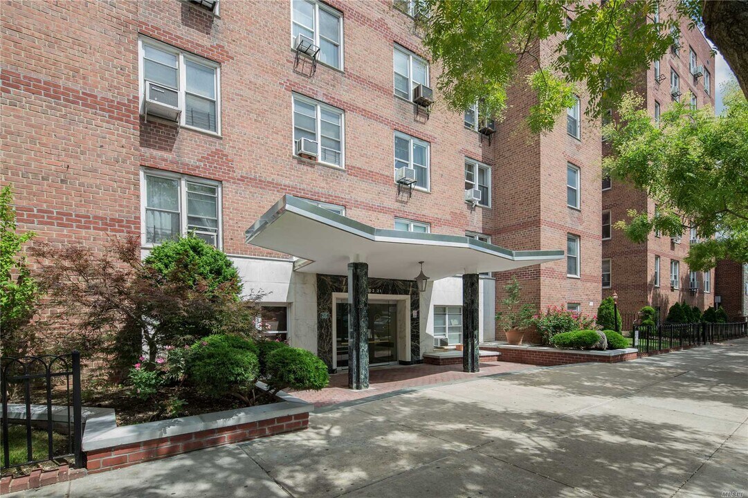 102-21 63rd Rd-Unit -A03 in Queens, NY - Building Photo