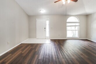 409 Benson St in Valrico, FL - Foto de edificio - Building Photo