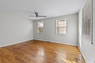 1613 Seminole Trail in Raleigh, NC - Foto de edificio - Building Photo