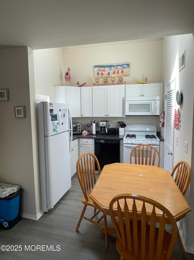 202 Carteret Ave in Seaside Heights, NJ - Building Photo - Building Photo